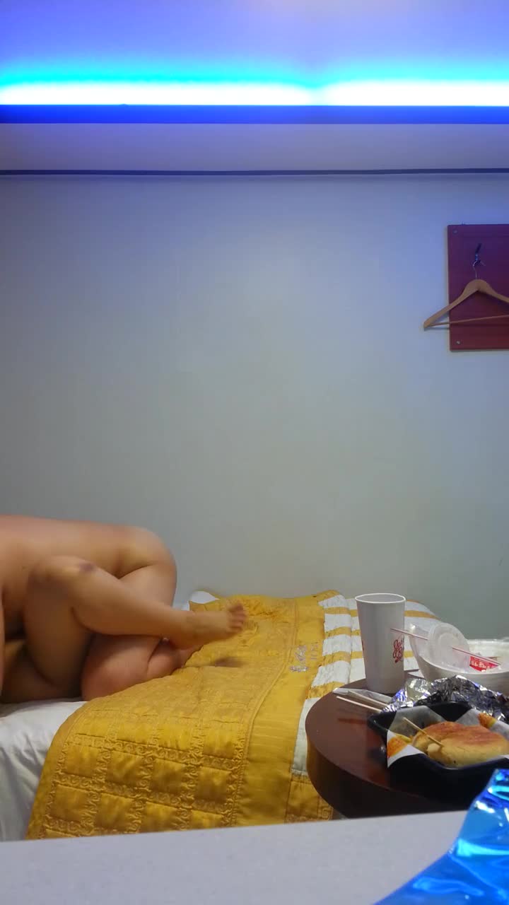 먹을거 잔뜩 시키고 모텔데이트 썸네일