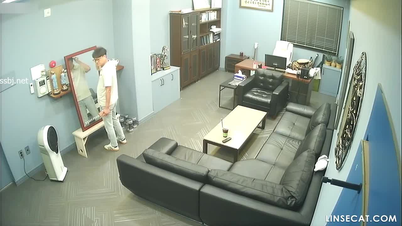 신작IP ， 여성편력 심한 사장_기존 쩍벌보빨+새로운 여자들 신작 1화 썸네일