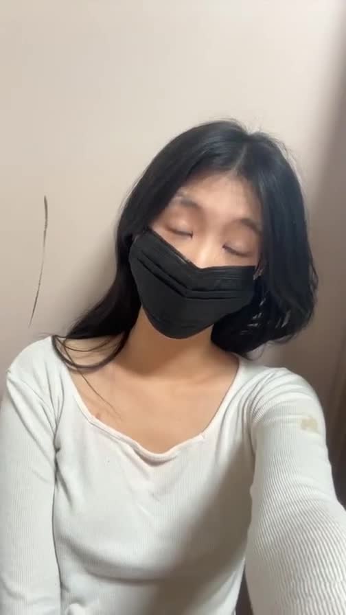 살쪗다고 홀딱벗고 보댕이 보여주는 뼈말라별스타 썸네일