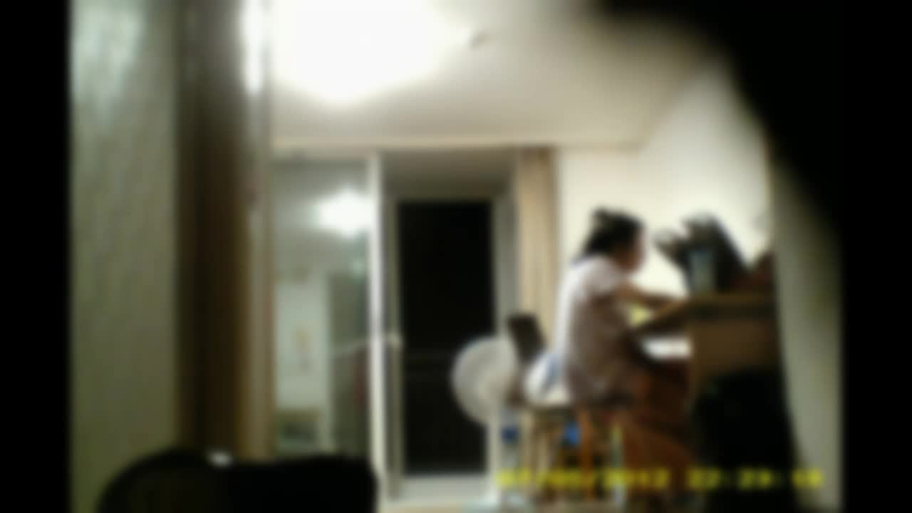 [맛보기] ㅋㅋㅋ 희귀 실제 몰카  누나 자위 녹화 썸네일